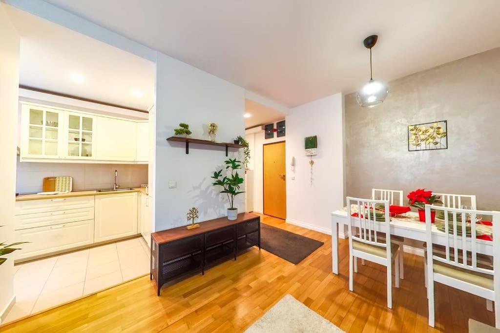Old Town Spacious Apartment 부쿠레슈티 외부 사진