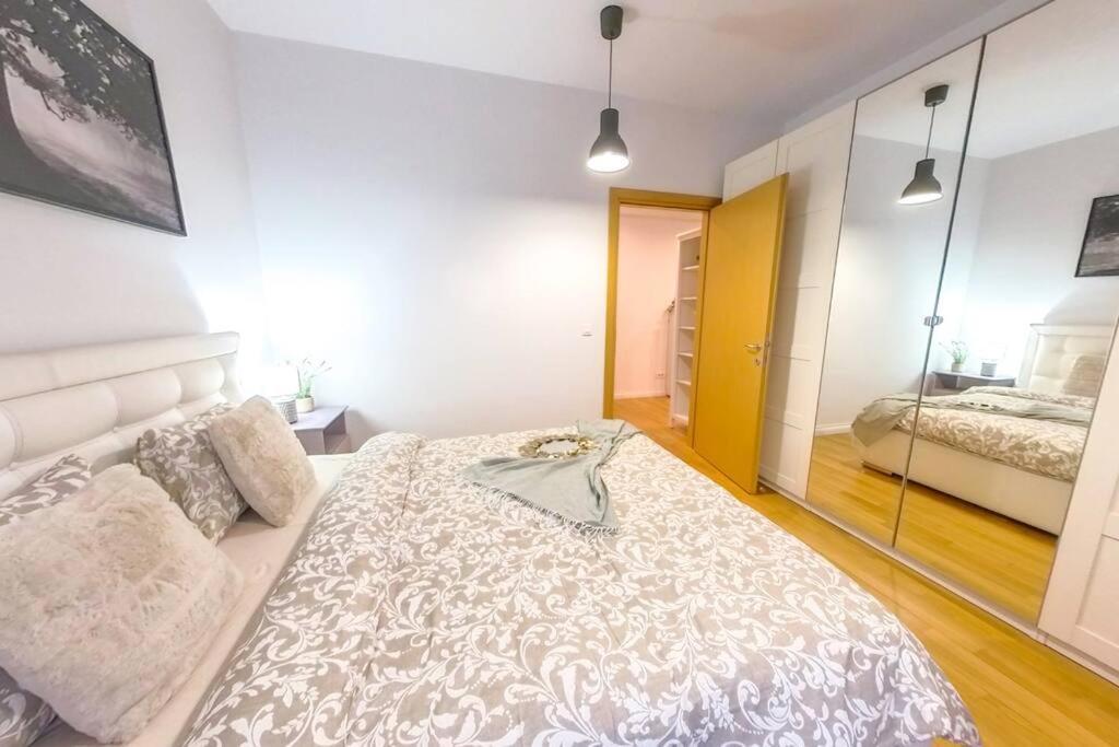 Old Town Spacious Apartment 부쿠레슈티 외부 사진